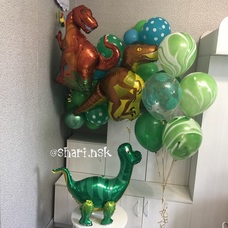 Сет шаров с динозаврами и гирляндой