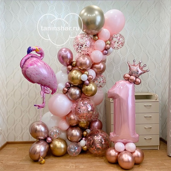 Фотозона с цифрой, фламинго и разнокалиберной гирляндой хром на каркасе