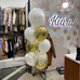 Бело-золотой фонтан шаров с логотипом
