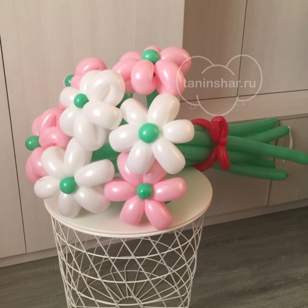 Букет ромашек из шаров
