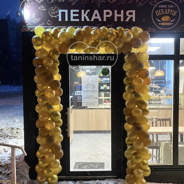1 метр ровной гирлянды (обычные шары и хром) + монтаж на улице